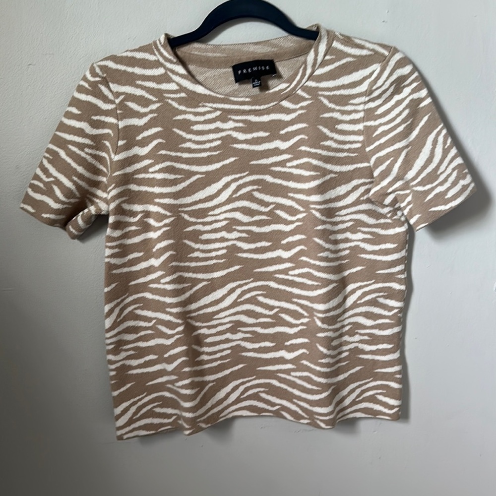 Short sleeved zebra print top